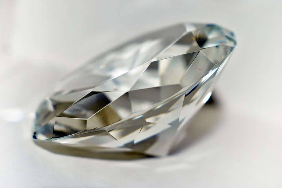 天然ダイヤモンドと人工（合成）ダイヤモンドの違い